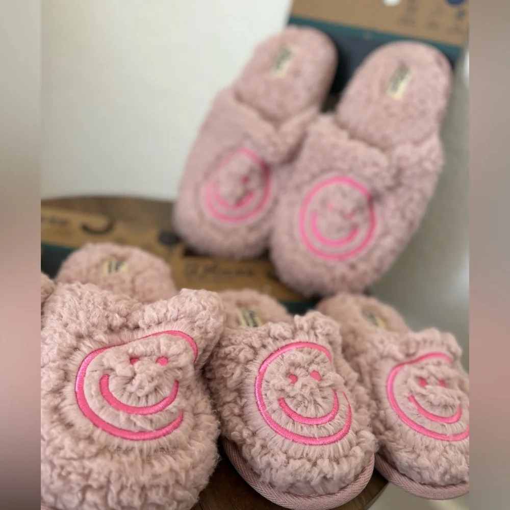Nwt Kids' Happy Face Slide Slippers dluxe by dearfoams